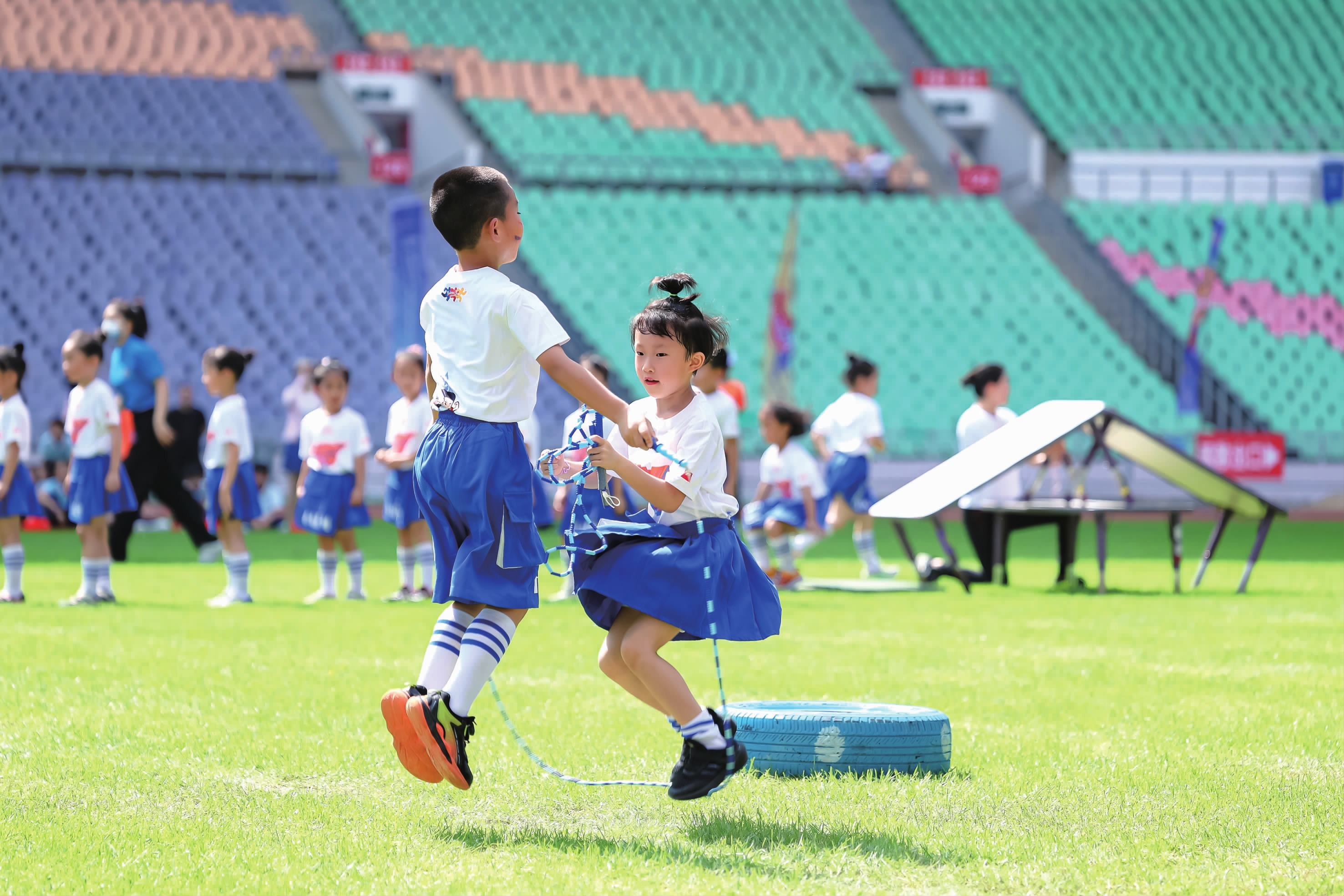 首月月最佳球员出炉 胡金秋和韦瑟斯庞分别当选